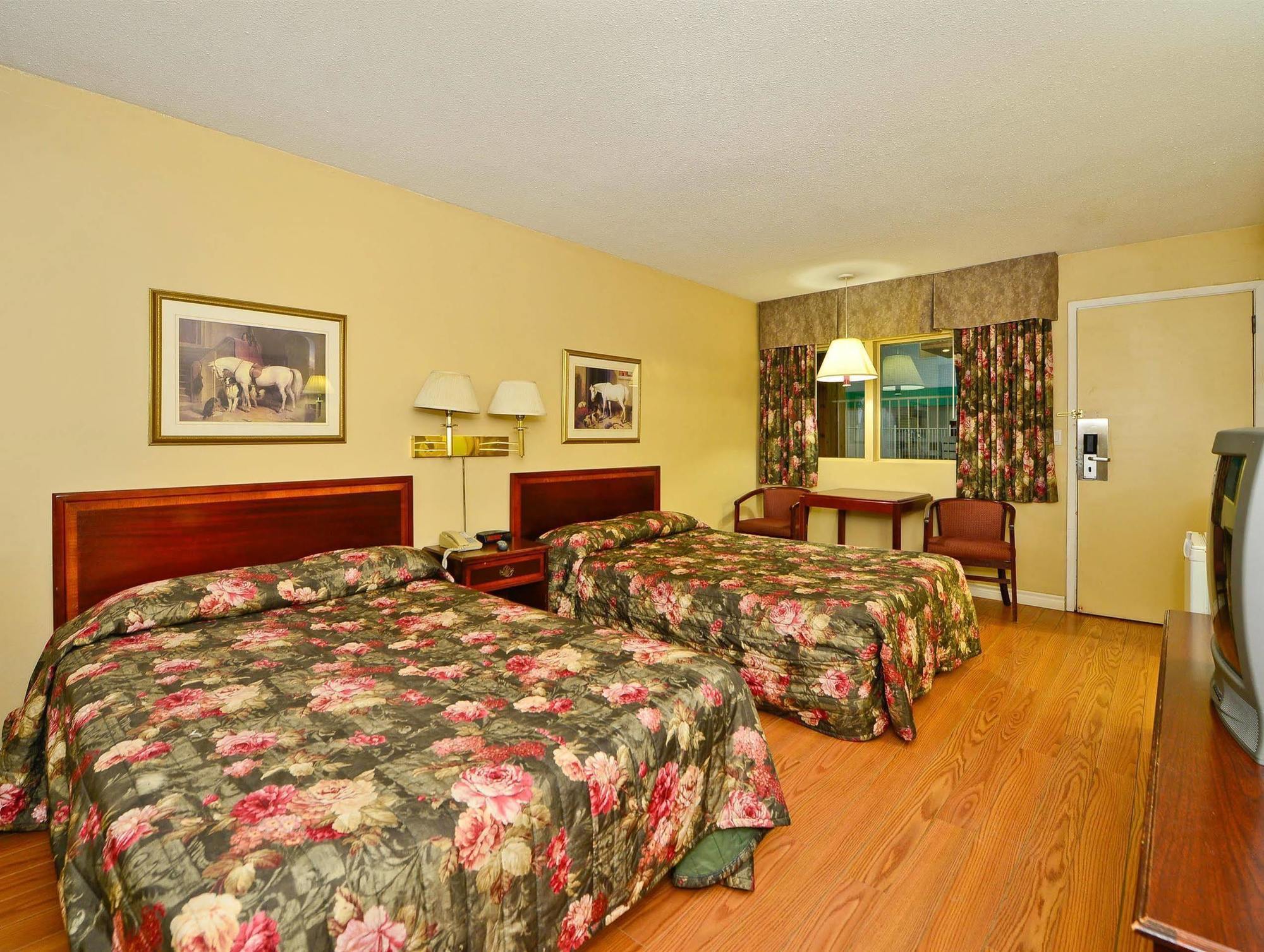 Best Value Inn & Suites Пари Саунд Екстериор снимка